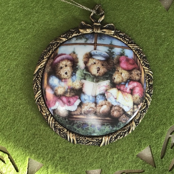 Vintage 1998 The Carollers  Christmas Ornament - Picture 1 of 2